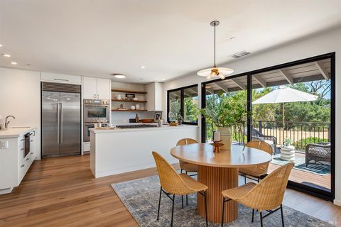 Photo of 1306 Pinon Drive, Healdsburg, CA 95448 (MLS # 325046480)