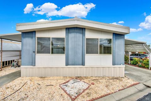 Photo of 71 Lemon Tree Circle, Vacaville, CA 95687 (MLS # 325086200)