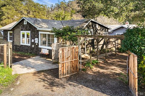 Photo of 60 Sacramento Avenue, San Anselmo, CA 94960 (MLS # 326005039)