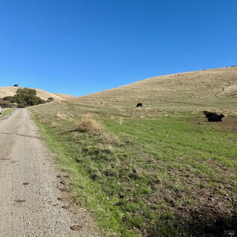 Photo of 3864 Paradise Valley Road, Fairfield, CA 94533 (MLS # 325096006)