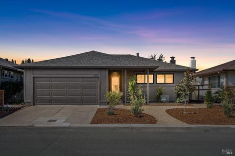 Photo of 225 Mountain View Drive, Healdsburg, CA 95448 (MLS # 325090835)