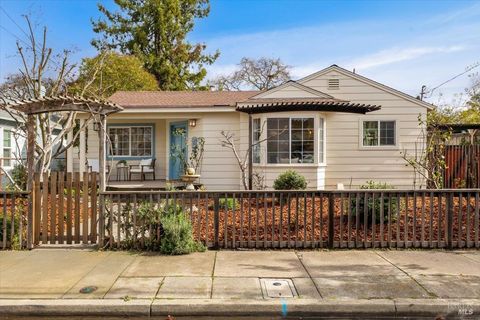 Photo of 1804 Beaver Street, Santa Rosa, CA 95404 (MLS # 326010497)