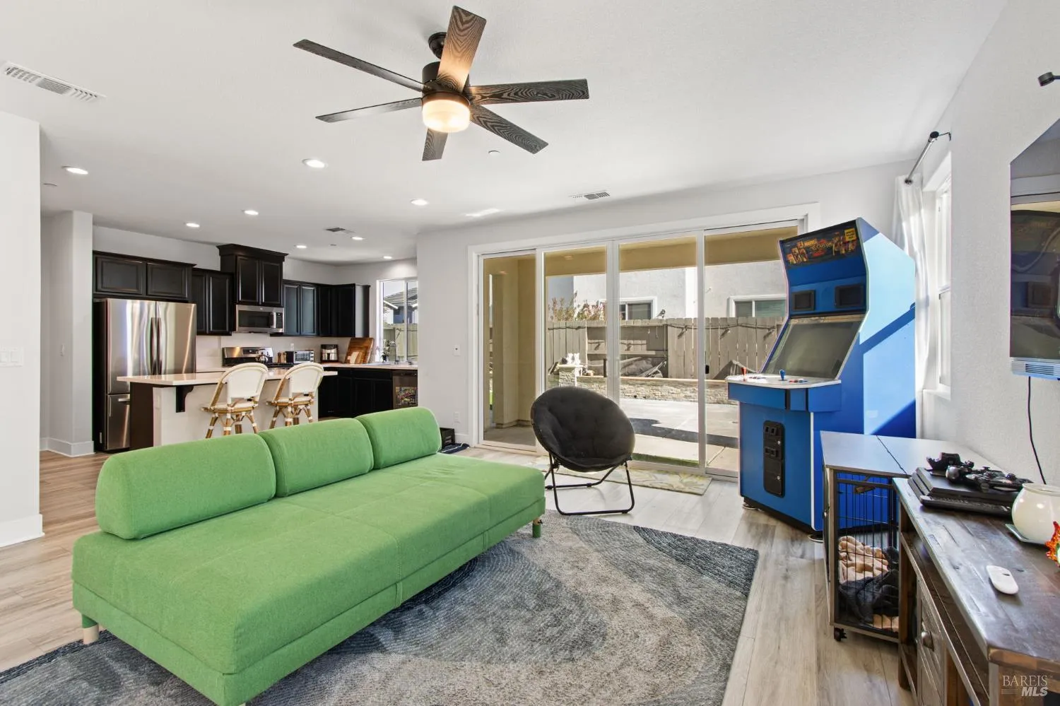 Vacaville, California 95687, United States, 4 Bedrooms Bedrooms, ,3 BathroomsBathrooms,Residential,Active,237096