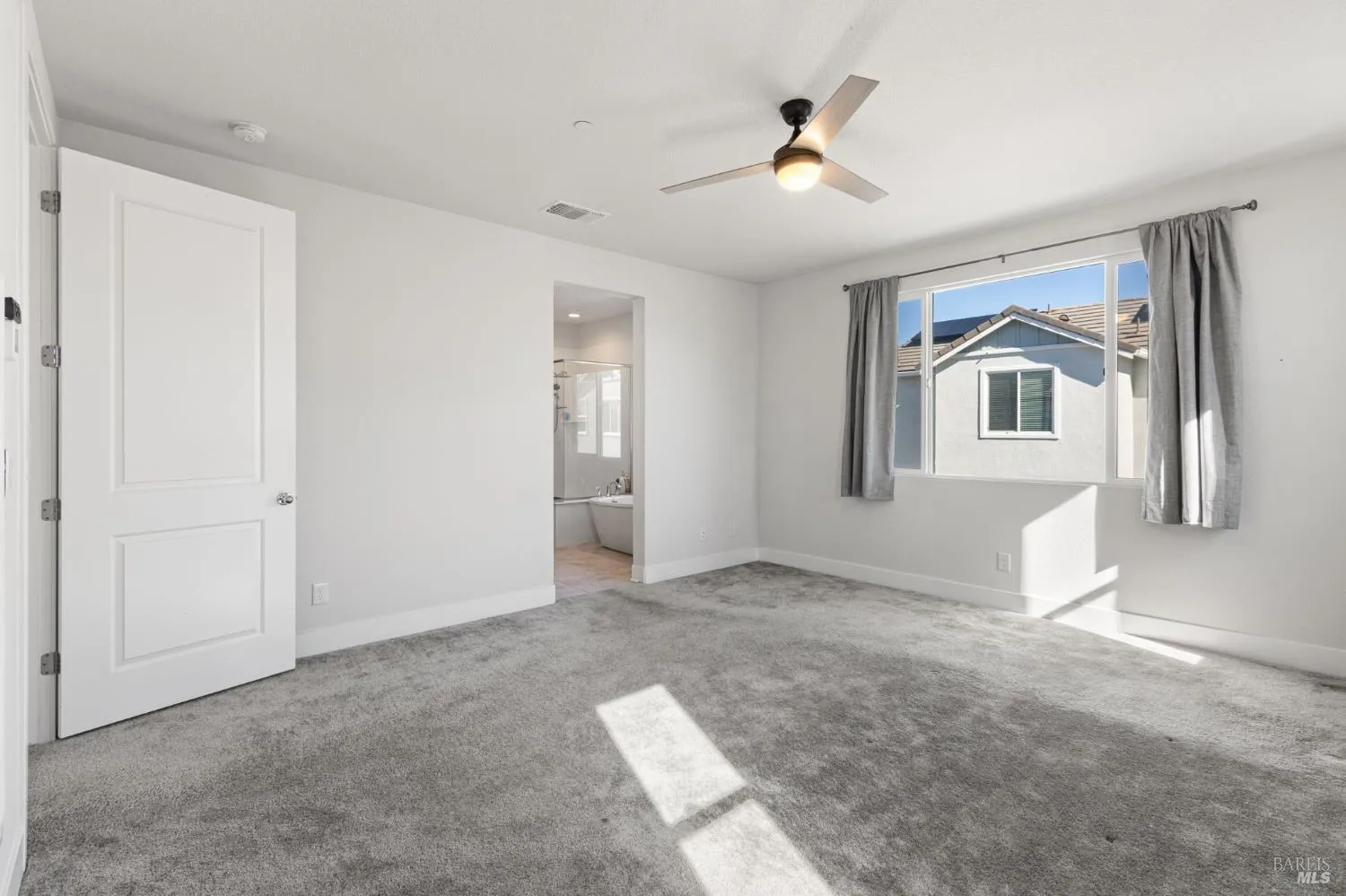 Vacaville, California 95687, United States, 4 Bedrooms Bedrooms, ,3 BathroomsBathrooms,Residential,Active,237096