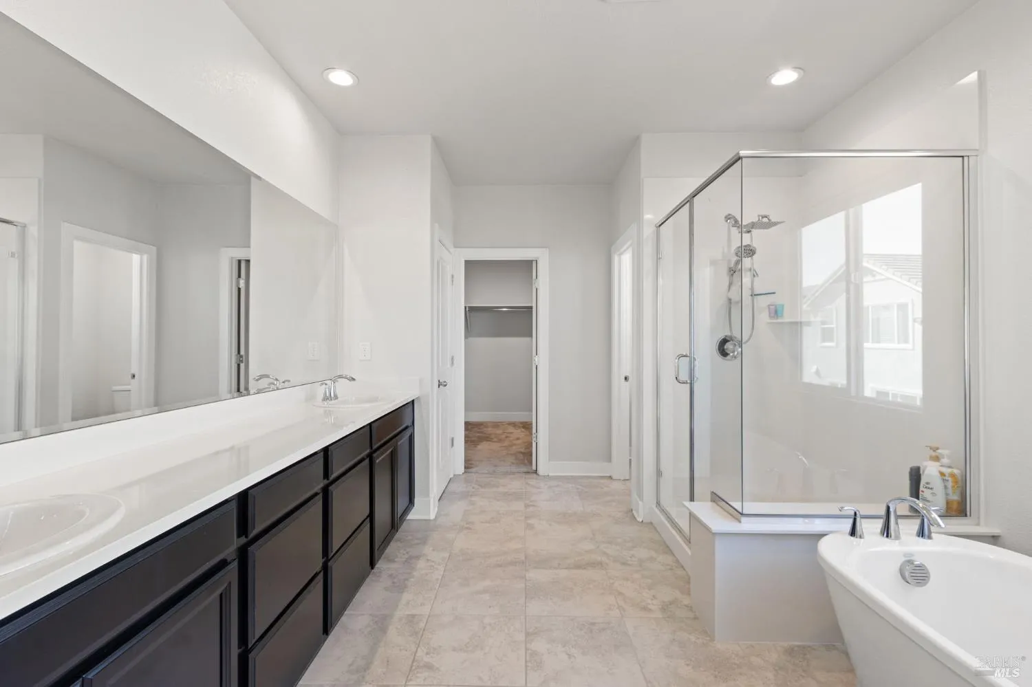 Vacaville, California 95687, United States, 4 Bedrooms Bedrooms, ,3 BathroomsBathrooms,Residential,Active,237096