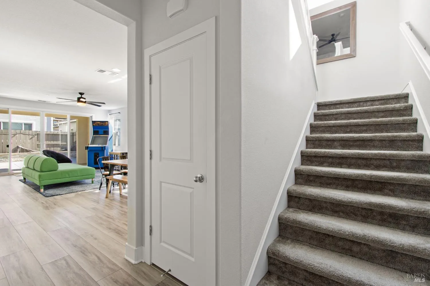 Vacaville, California 95687, United States, 4 Bedrooms Bedrooms, ,3 BathroomsBathrooms,Residential,Active,237096