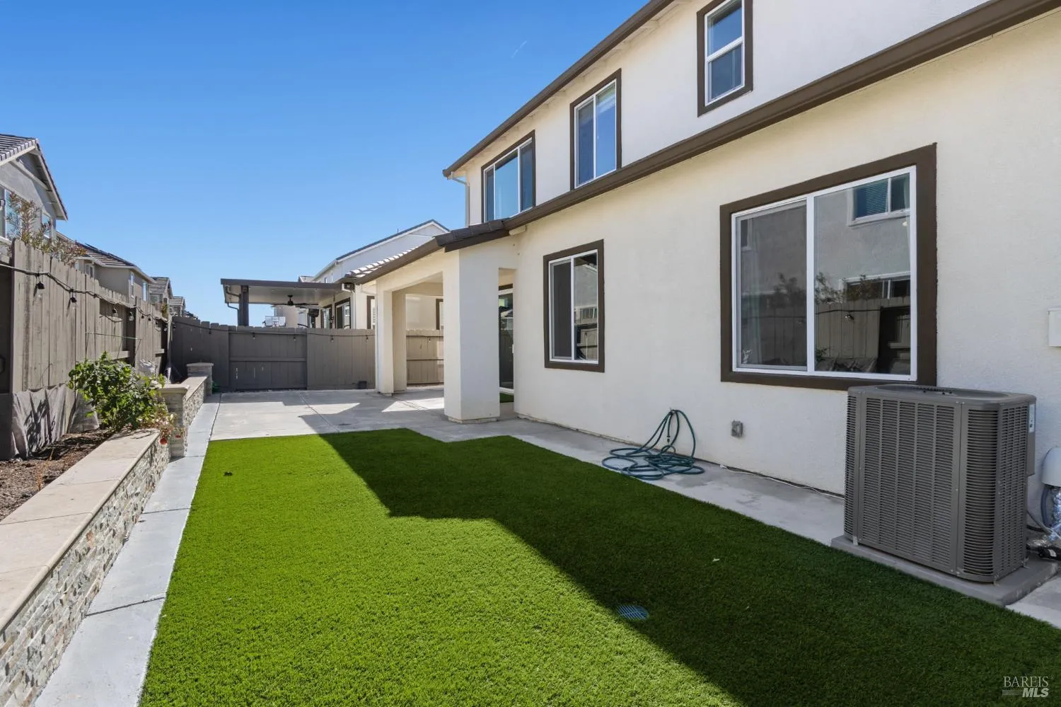 Vacaville, California 95687, United States, 4 Bedrooms Bedrooms, ,3 BathroomsBathrooms,Residential,Active,237096