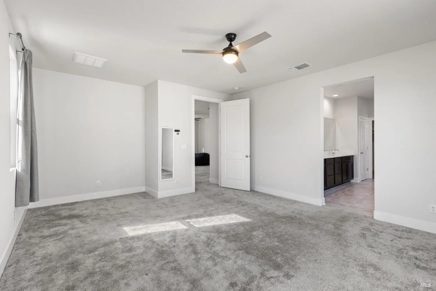 Vacaville, California 95687, United States, 4 Bedrooms Bedrooms, ,3 BathroomsBathrooms,Residential,Active,237096