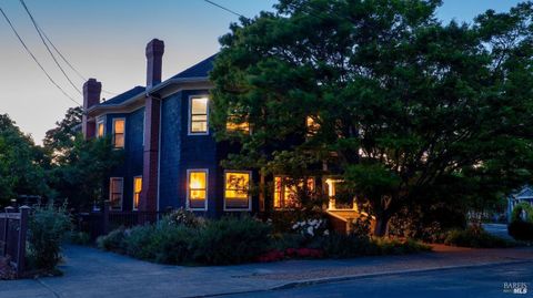 Photo of 1133 Seminary Street, Napa, CA 94559 (MLS # 325027615)