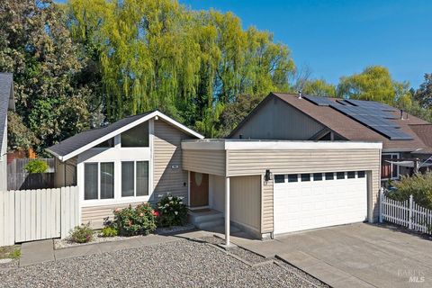 Photo of 962 Camino Coronado, Rohnert Park, CA 94928 (MLS # 326017158)