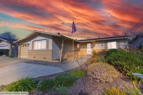 Photo of 828 Laguna Street, Napa, CA 94558 (MLS # 325099692)