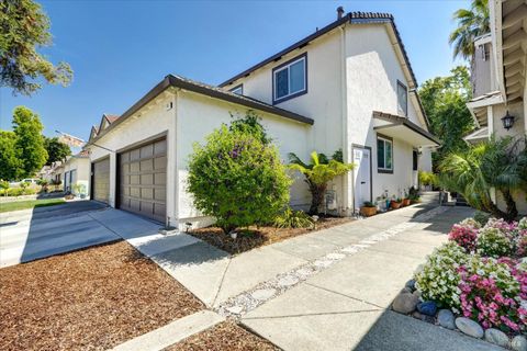 Photo of 15 Francis Circle, Rohnert Park, CA 94928 (MLS # 325080679)