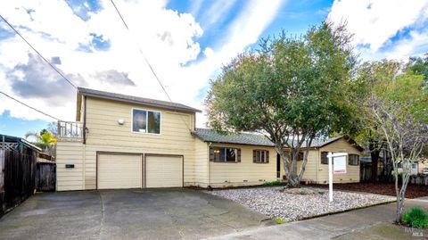 Photo of 1680 Russell Avenue, Santa Rosa, CA 95403 (MLS # 326001043)