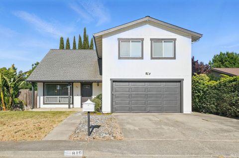 Photo of 819 Bluejay Drive, Suisun City, CA 94585 (MLS # 325090358)