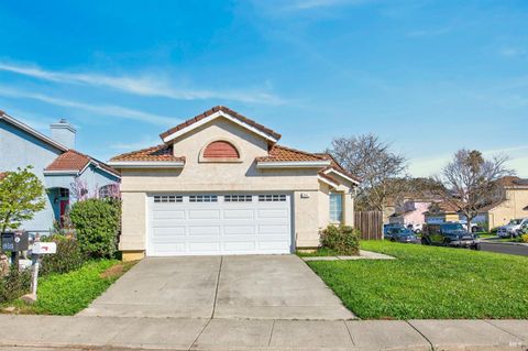 Photo of 944 Bauman Court, Suisun City, CA 94585 (MLS # 326018265)