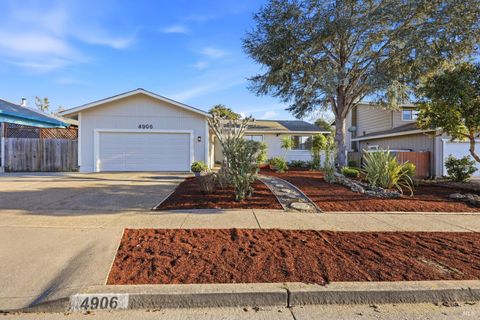 Photo of 4906 Fernglen Drive, Santa Rosa, CA 95405 (MLS # 326009729)