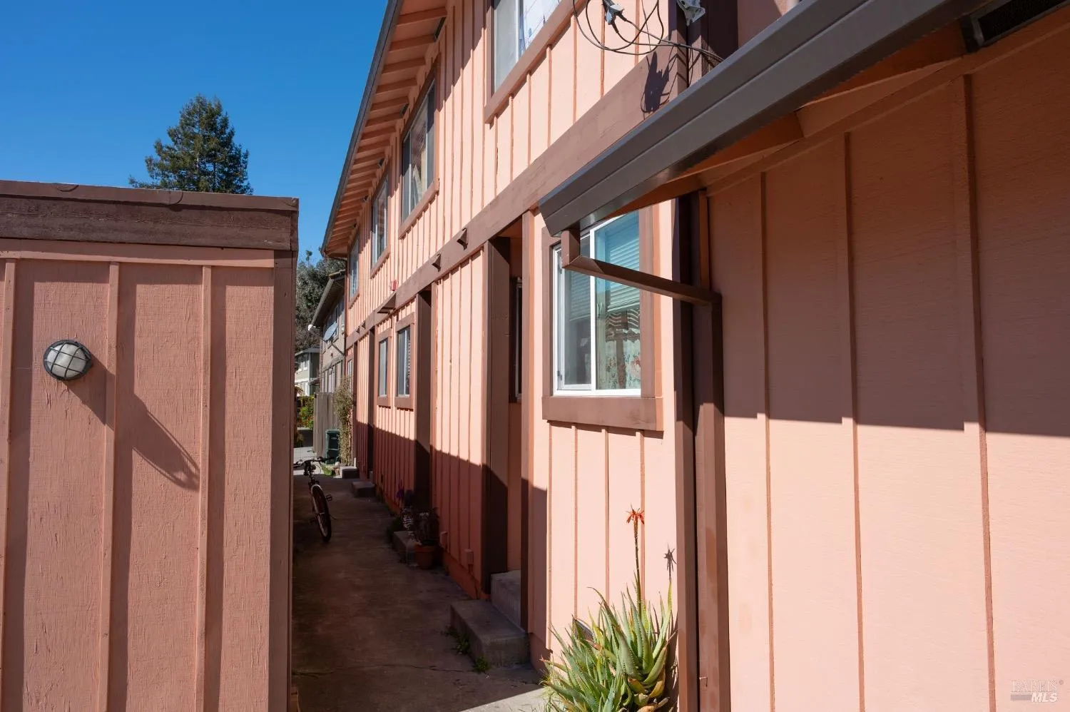 Rohnert Park, California 94928, United States, 8 Bedrooms Bedrooms, ,6 BathroomsBathrooms,Residential,Active,88971