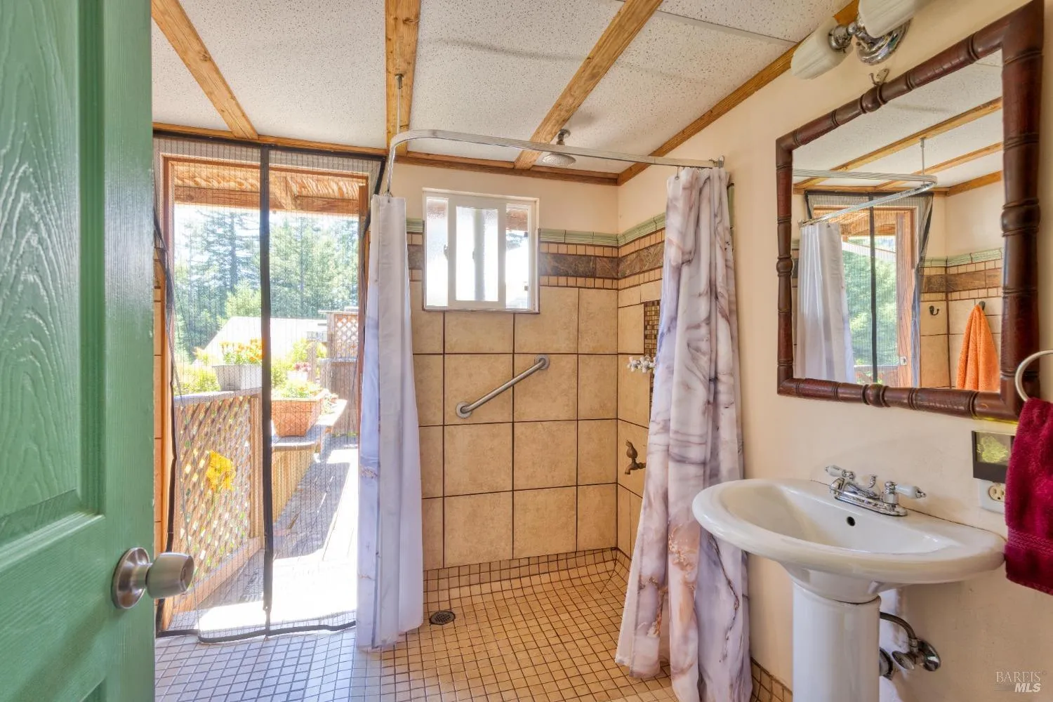 Cazadero, California 95421, United States, 2 Bedrooms Bedrooms, ,1 BathroomBathrooms,Residential,Pending,115179