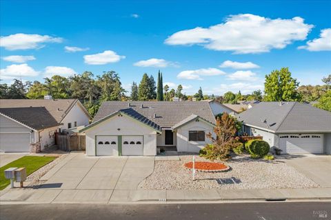 Photo of 107 Inyo Court, Vacaville, CA 95687 (MLS # 325083045)