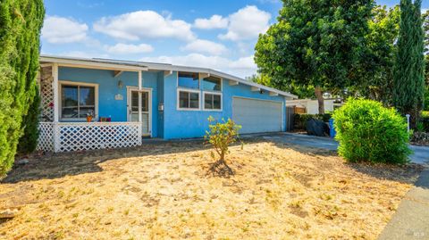 Photo of 317 Grape Street, Vacaville, CA 95688 (MLS # 325081019)
