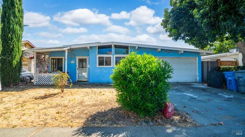 Photo of 317 Grape Street, Vacaville, CA 95688 (MLS # 325081019)