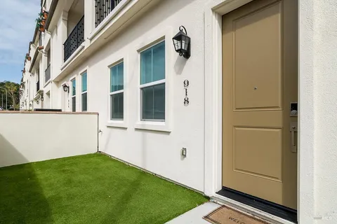 MLS: 325025328