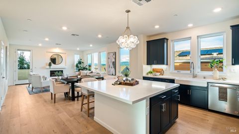 Photo of 6 Jasper Court, Petaluma, CA 94952 (MLS # 325098191)