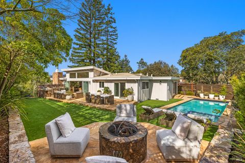 Photo of 34 Southridge Drive, Tiburon, CA 94920 (MLS # 326005473)