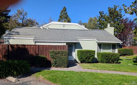 Photo of 764 Racquet Club Circle, Rohnert Park, CA 94928 (MLS # 326018770)