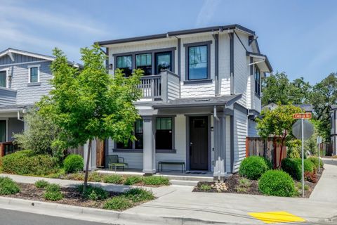 Photo of 103 Chiquita Road, Healdsburg, CA 95448 (MLS # 325045100)