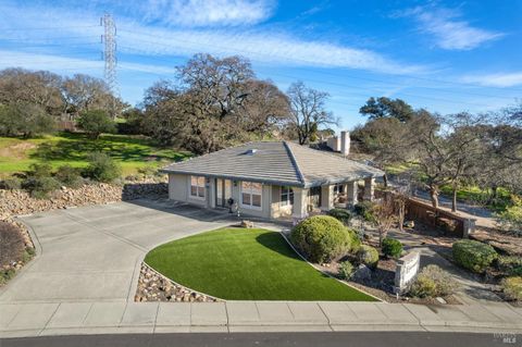 Photo of 902 Eastridge Drive, Fairfield, CA 94534 (MLS # 326002116)