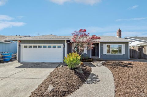 Photo of 815 Whitney Way, Petaluma, CA 94954 (MLS # 326019393)