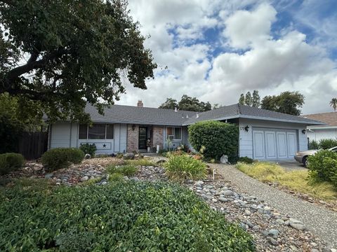 Photo of 172 Salinas Drive, Vacaville, CA 95688 (MLS # 325086698) Photo of 172 Salinas Drive, Vacaville, CA 95688 (MLS # 325086698)