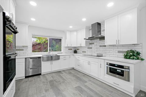 Photo of 125 Skyline Court, Vallejo, CA 94591 (MLS # 325096847)