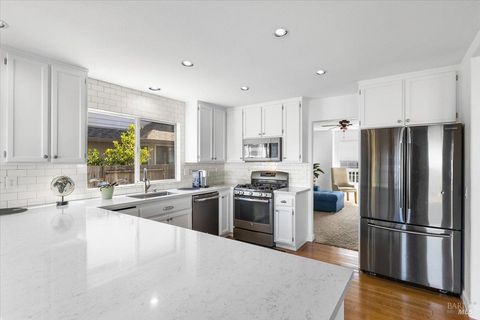 Photo of 1705 Walnut Creek Drive, Santa Rosa, CA 95403 (MLS # 326004786)