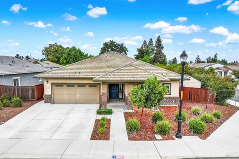 Photo of 970 Camelia Drive, Dixon, CA 95620 (MLS # 325086707)