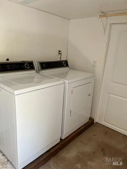 Fairfax, California 94930, United States, 1 Bedroom Bedrooms, ,2 BathroomsBathrooms,Residential,Pending,8788