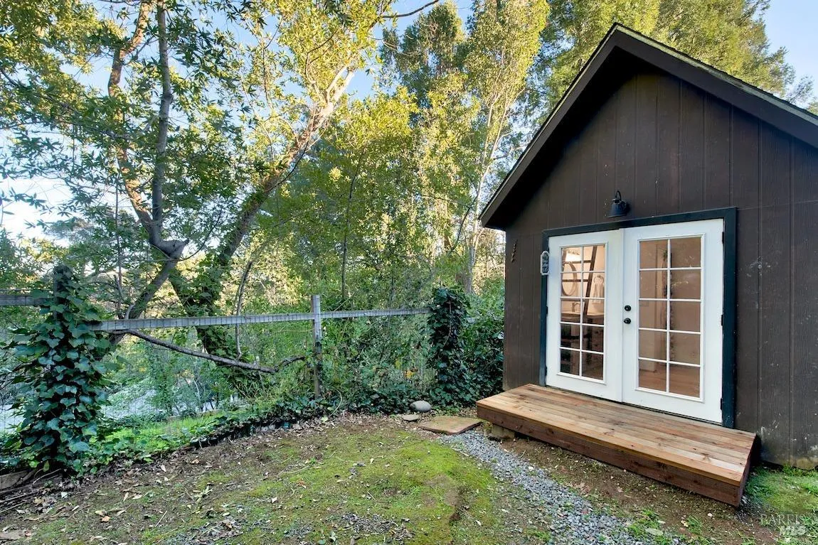 Fairfax, California 94930, United States, 1 Bedroom Bedrooms, ,2 BathroomsBathrooms,Residential,Pending,8788