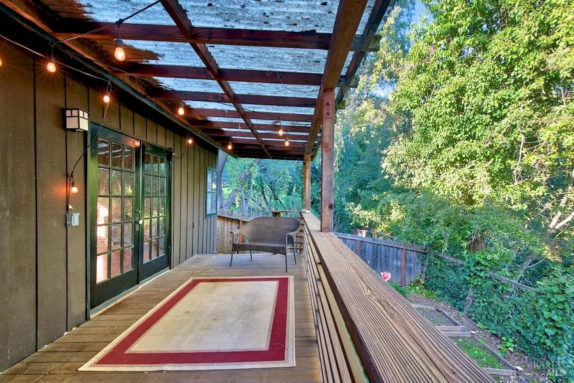 Fairfax, California 94930, United States, 1 Bedroom Bedrooms, ,2 BathroomsBathrooms,Residential,Pending,8788