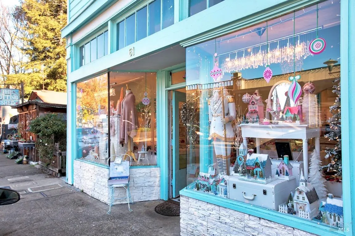 Fairfax, California 94930, United States, 1 Bedroom Bedrooms, ,2 BathroomsBathrooms,Residential,Pending,8788