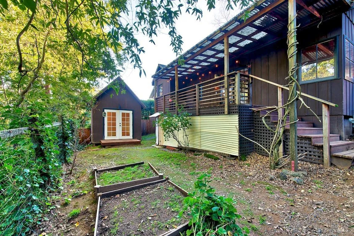 Fairfax, California 94930, United States, 1 Bedroom Bedrooms, ,2 BathroomsBathrooms,Residential,Pending,8788