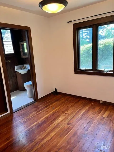 Fairfax, California 94930, United States, 1 Bedroom Bedrooms, ,2 BathroomsBathrooms,Residential,Pending,8788