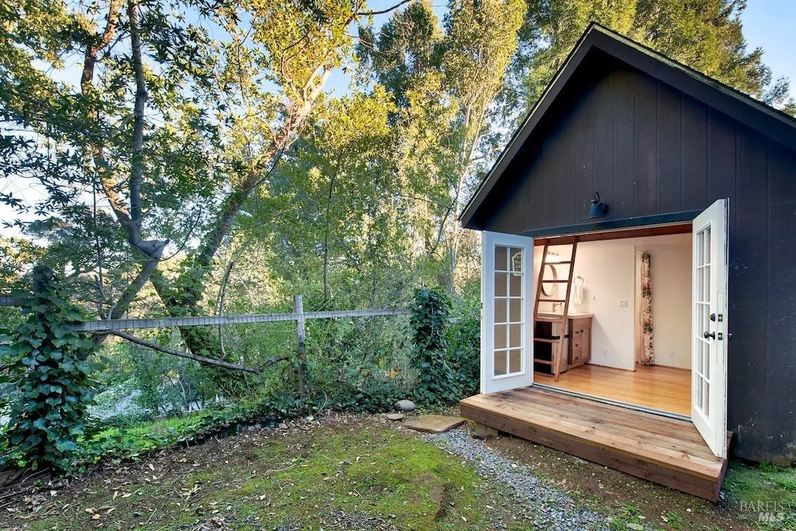 Fairfax, California 94930, United States, 1 Bedroom Bedrooms, ,2 BathroomsBathrooms,Residential,Pending,8788