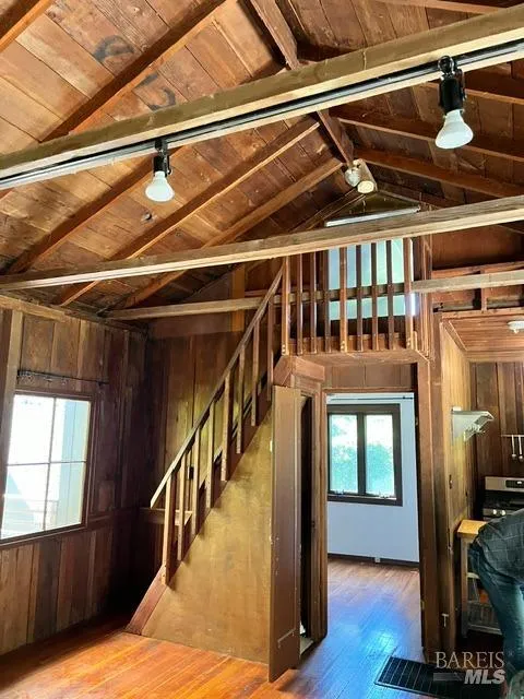 Fairfax, California 94930, United States, 1 Bedroom Bedrooms, ,2 BathroomsBathrooms,Residential,Pending,8788