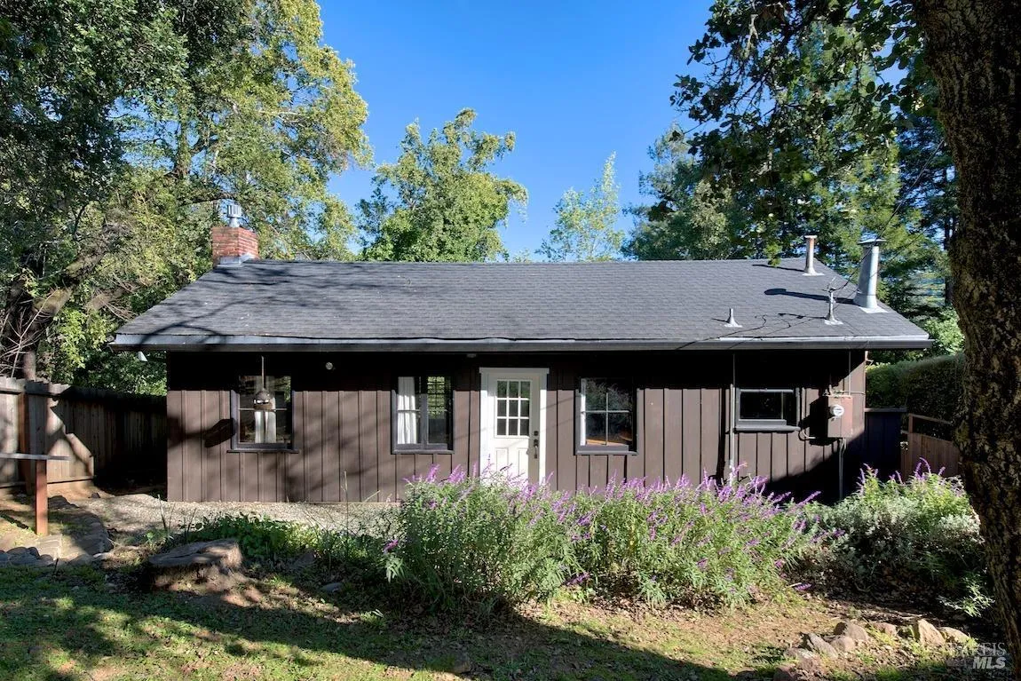 Fairfax, California 94930, United States, 1 Bedroom Bedrooms, ,2 BathroomsBathrooms,Residential,Pending,8788