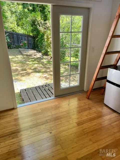 Fairfax, California 94930, United States, 1 Bedroom Bedrooms, ,2 BathroomsBathrooms,Residential,Pending,8788