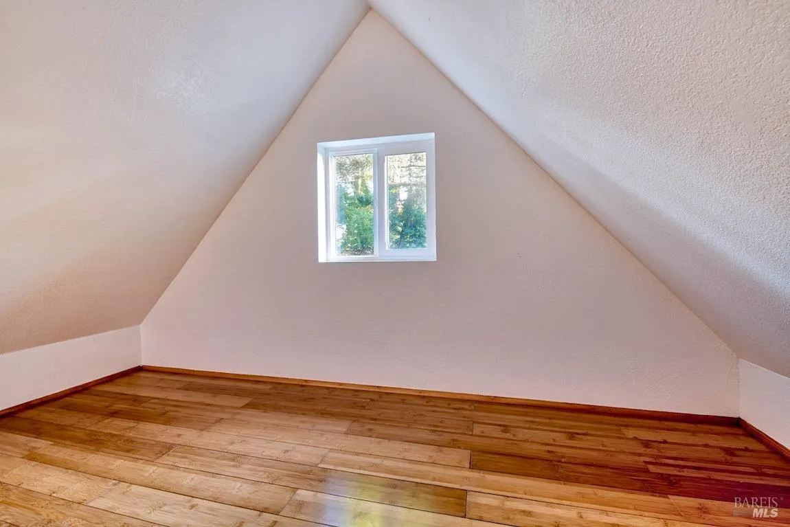 Fairfax, California 94930, United States, 1 Bedroom Bedrooms, ,2 BathroomsBathrooms,Residential,Pending,8788