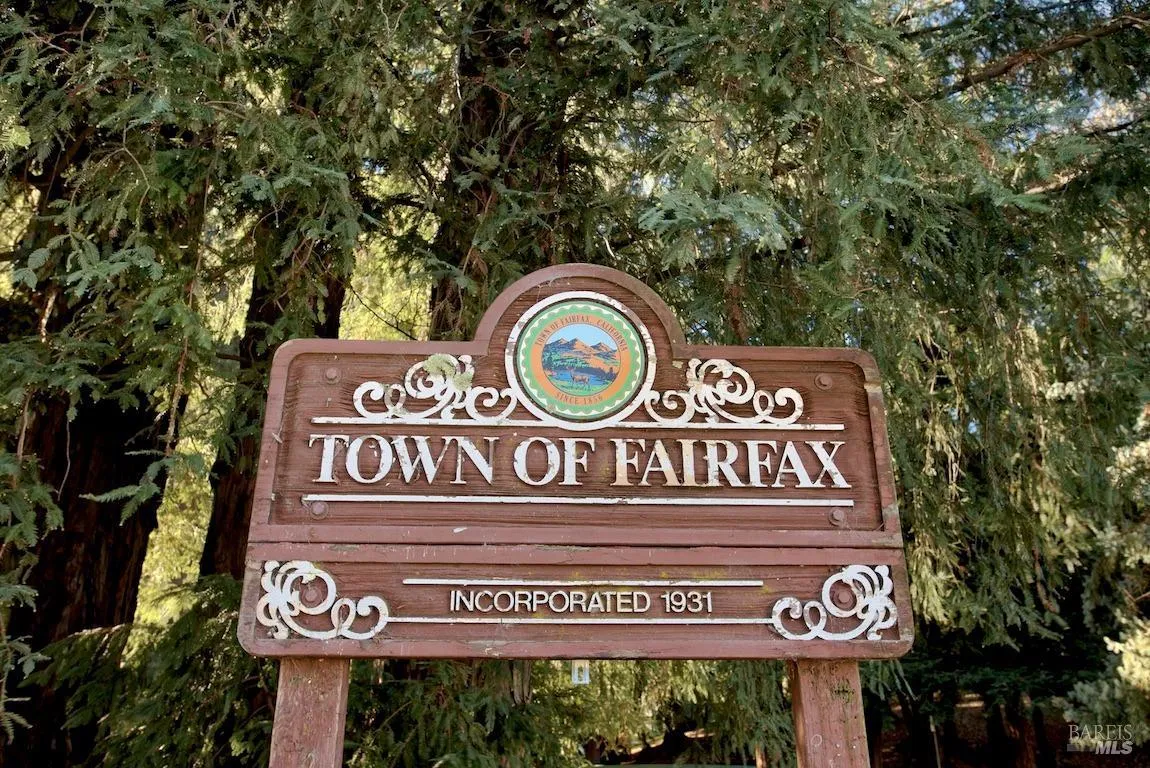 Fairfax, California 94930, United States, 1 Bedroom Bedrooms, ,2 BathroomsBathrooms,Residential,Pending,8788