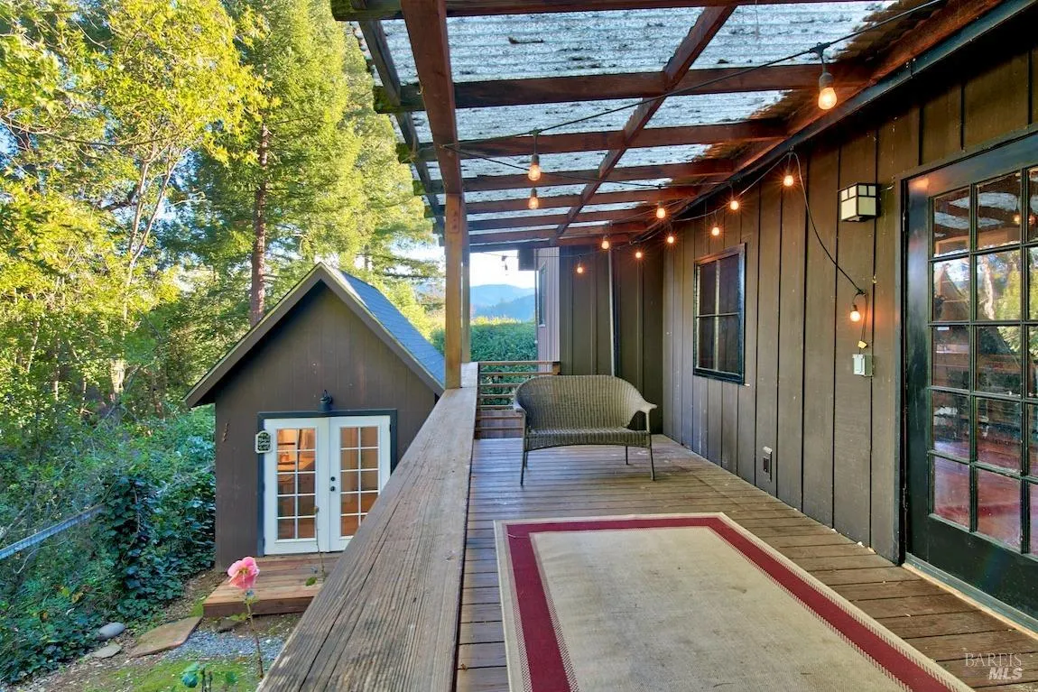 Fairfax, California 94930, United States, 1 Bedroom Bedrooms, ,2 BathroomsBathrooms,Residential,Pending,8788