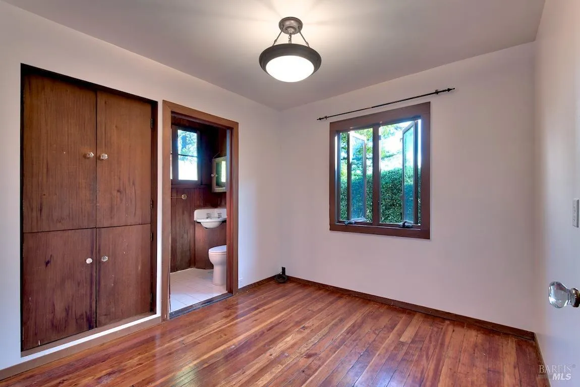 Fairfax, California 94930, United States, 1 Bedroom Bedrooms, ,2 BathroomsBathrooms,Residential,Pending,8788